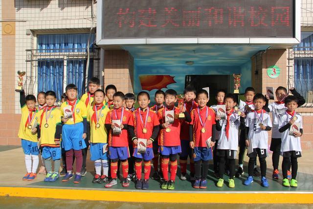 官宣：湖人双向合同签7尺中锋 新秀年场均3+3